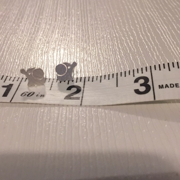 🚨LAST ONE🚨 Minimal elephant studs 925silver NWOT - Picture 3 of 3